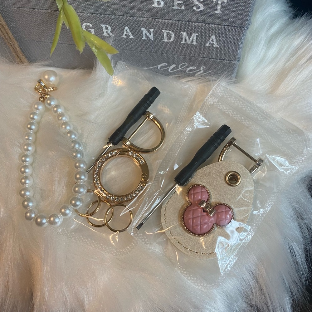 NWT - DISNEY KEYCHAIN / BAG CHARM. - Picture 4 of 5